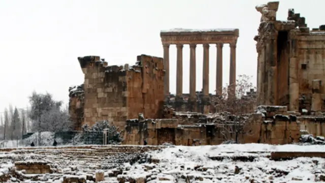 الثلوج كست آثار بعلبك