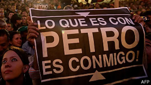 simpatizantes del alcalde gustavo petro en bogotá