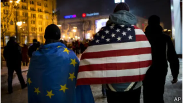 معترضان طرفدار رابطه بهتری با اتحادیه اروپا هستند و دولت به روسیه نزدیک است