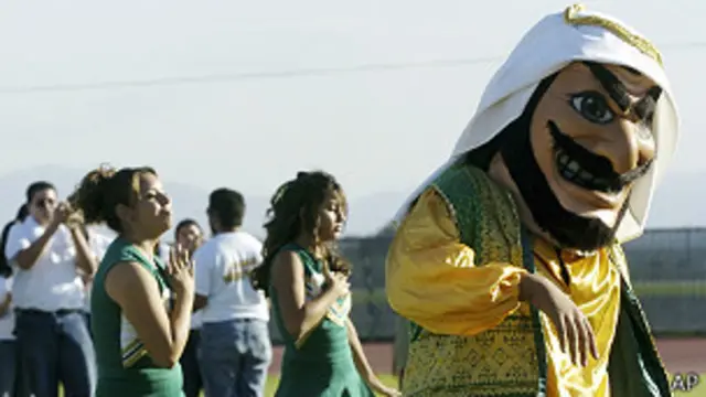 La mascota Arab de la escuela de secundaria del Valle de Coachella
