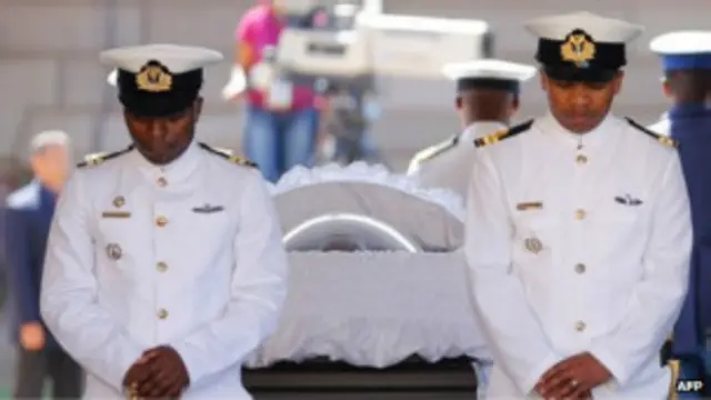 سيمكث جثمان الزعيم الراحل مانديلا مسجياً لمدة ثلاثة أيام.