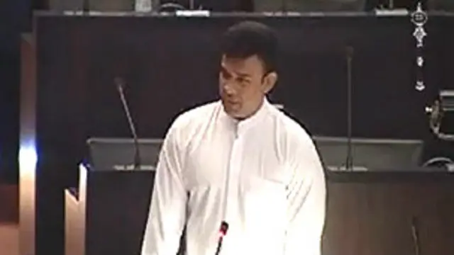 ශ්රී ලංකාවේ මාධ්ය ප්රකාශනවලින් වැඩි හරියක් බොරු බවයි මන්ත්රීවරයා පවසන්නේ.