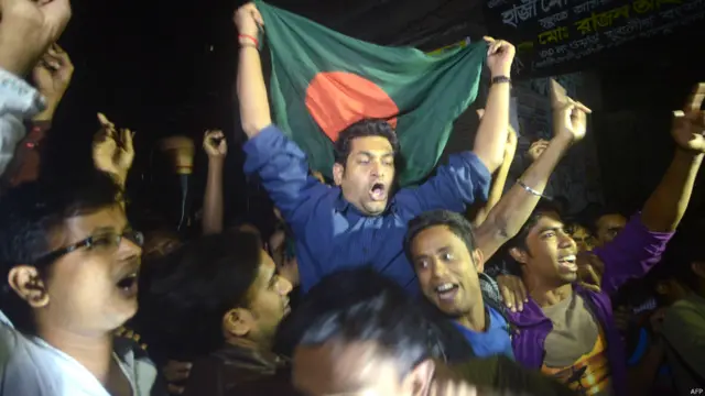 بنگلہ دیش کی حکومت کا دعویٰ ہے کہ 1971 میں جنگ کے دوران تین ملین افراد ہلاک ہو گئے تھے جبکہ بعض محققین کے مطابق اس جنگ میں تین سے پانچ لاکھ کے درمیان لوگ ہلاک ہوئے تھے۔