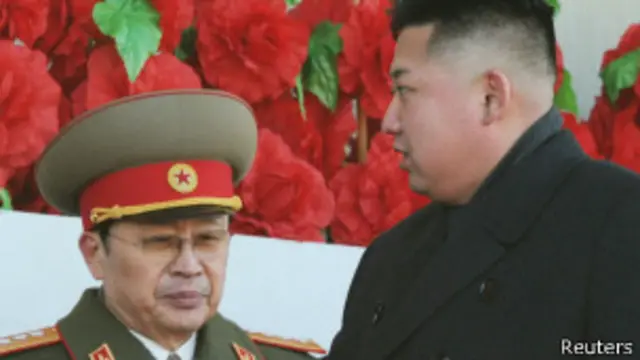 كان جانغ مسؤولا عن متابعة تسلم الزعيم الكوري قيادة البلاد بعد رحيل والده الزعيم السابق كيم جون إل