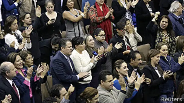 Aplausos en el Congreso tras aprobar la reforma energética