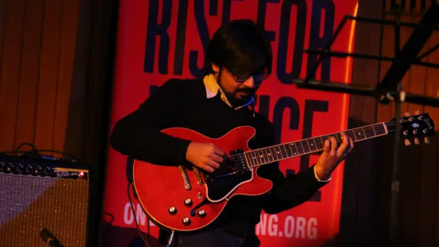 वन बिलियन राइसिंग