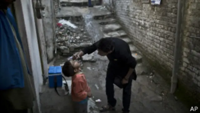 سن 2012 میں شدت پسندوں نے شمالی وزیرستان ایجنسی میں بچوں کوانسداد پولیو کے قطرے پلانے پر پابندی عائد کر دی تھی۔