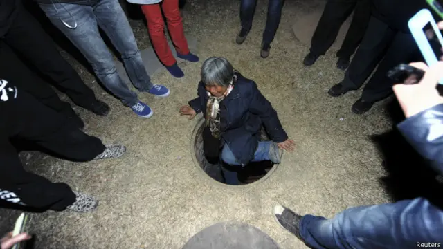 چین میں کہا جارہا ہے کہ غریبوں اور مزدوروں کے لیے رہائش ایک سنگین مسئلہ بنتا جارہا ہے