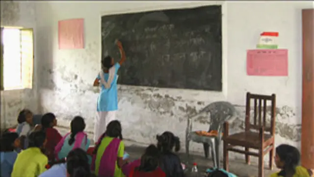 शिक्षा को अगर अहम हथियार मान भी लिया जाए तो सवाल है कि ये कितने लोगों को सुलभ है