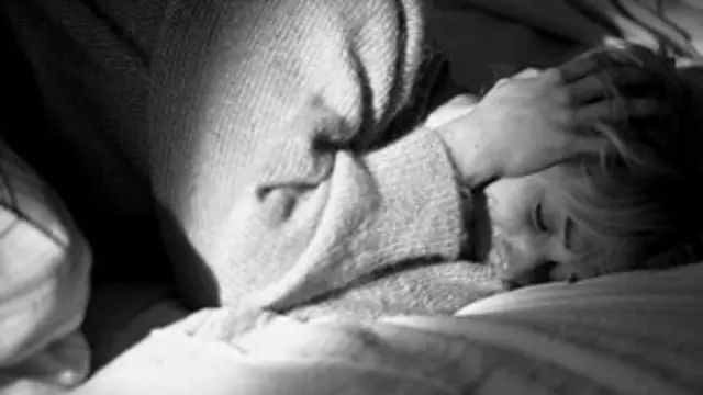 一旦與團伙中的一名成員發生了性關係,對其餘所有的團伙成員而言,她就再也沒有拒絕發生性關係的權利。