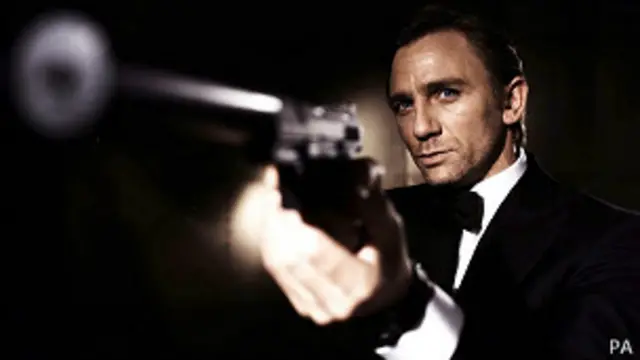 Actor Daniel Craig interpretando el papel de James Bond