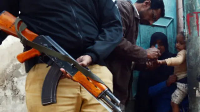 گذشتہ ایک سال کے دوران مختلف حملوں میں مجموعی طور پر 30 سے زائد کارکن اور ان کے محافظ ہلاک ہو چکے ہیں