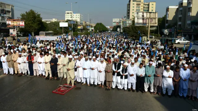 جماعتِ اسلامی پاکستان نے بھی اپنے ٹوئٹر پیغام میں ملک کے مخلتف شہروں میں نمازِ جمعہ کے بعد عبدالقادر ملا کی غائبانہ نمازِ جنازہ ادا کرنے کی اپیل کی تھی۔