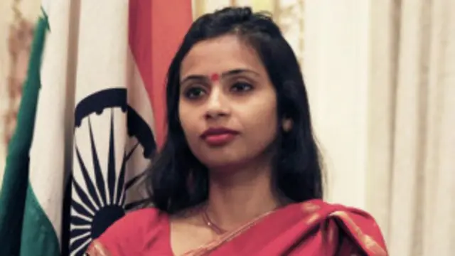 වීසා විධිවිධාන උල්ලංඝනය කළ බවට තානාපති නිලධාරිනියට චෝදනා