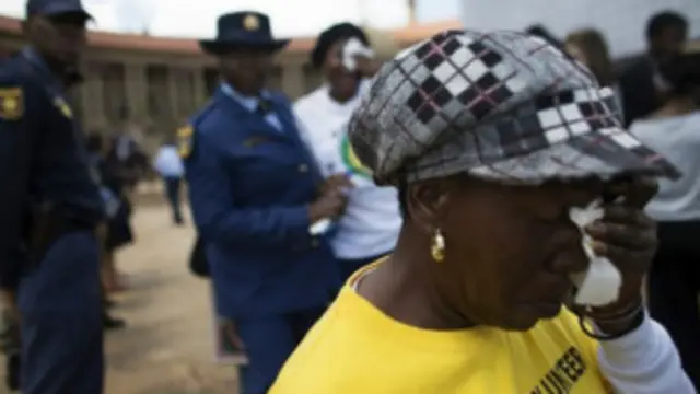 الحزن يخيم على جنوب أفريقيا خلال وداع مانديلا