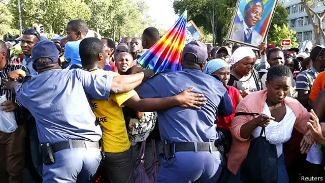 بہت سے لوگ اس بات سے ناراض ہیں کہ زیارت کے لیے زیادہ وقت کیوں نہیں رکھا گیا