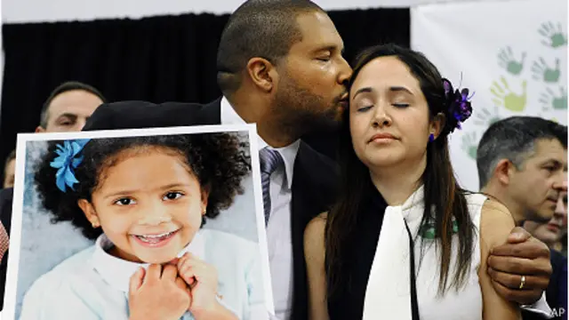 Padres de Anna Greene Marquez, victima de Sandy Hook
