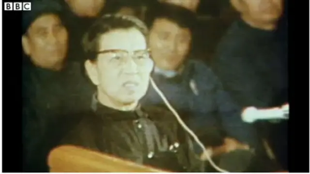 BBC记者菲利普·肖特现场报道了对四人帮的“审判”