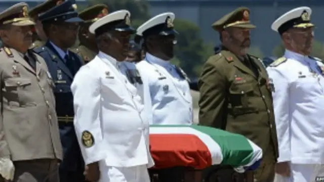 တနင်္ဂနွေနေ့မှာ မွေးရပ်မြေ ခူနူရွာမှာ စျာပန ကျင်းပမှာ ဖြစ်ပါတယ်