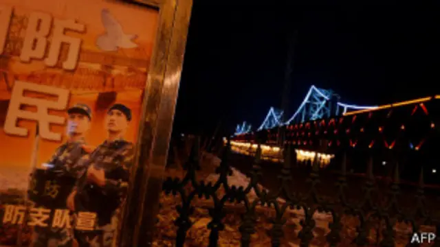 鸭绿江边友谊大桥