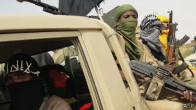 أبعدت القوات الفرنسية مسلحين إسلاميين من شمالي مالي العام الماضي