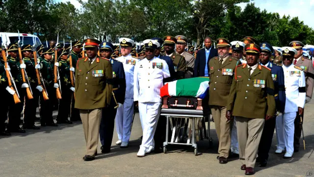 Pemakaman Nelson Mandela akan digelar dengan upacaraa kenegaraan dan adat.