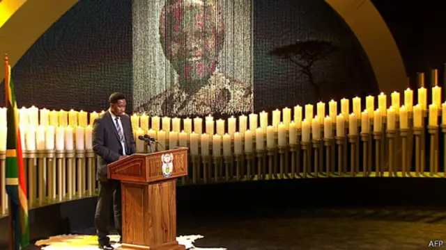ألقى الرئيس المالاوي جويس باندا كلمة في حفل تأبين مانديلا.