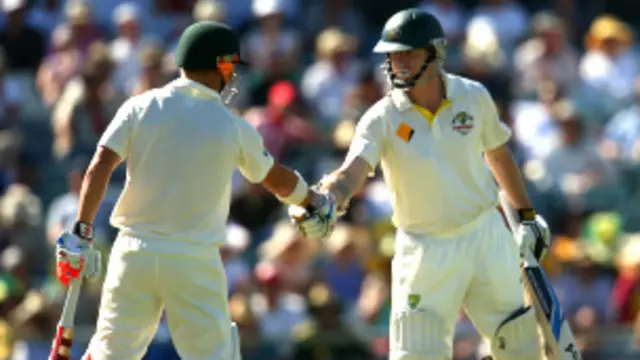 دوسری اننگز میں آسٹریلوی اوپنرز راجرز اور وارنر نے بہترین بلے بازی کا مظاہرہ کیا