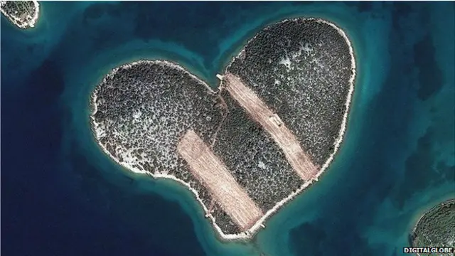 क्रोएशिया के तट के नज़दीक दिल के आकार के इस टापू को आइलैंड ऑफ़ लव कहा गया है.
