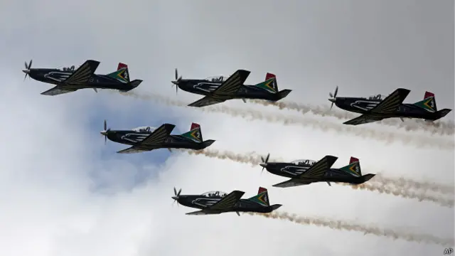 नेल्सन मंडेला हवाई सलामी श्रद्धांजलि