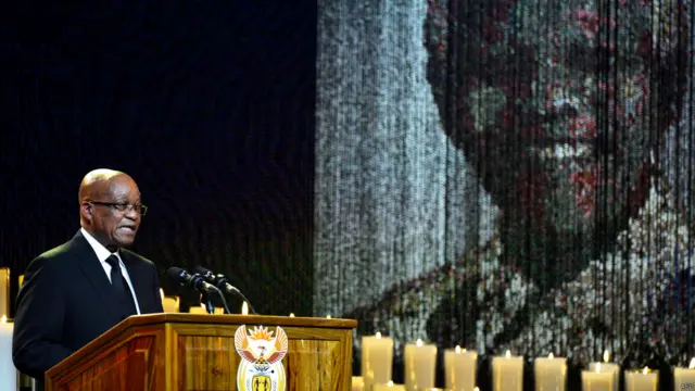 ألقى رئيس جنوب أفريقيا جاكوب زوما كلمته، بقاعة في كونو أمام حشد من الحضور بلغ نحو خمسة آلاف شخص.