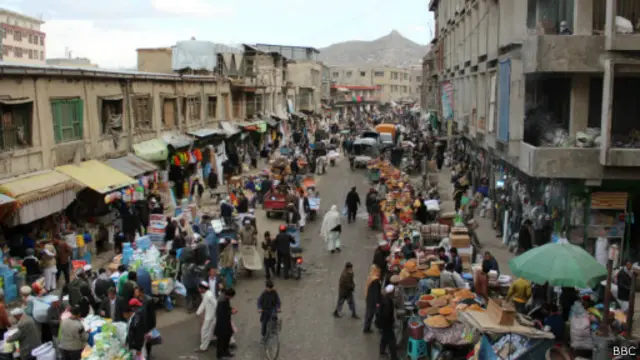 بازارهای پر جنب و جوش کابل هم حالا تب ماه های قبل را ندارد، یکی به دلیل سردی هوا و دیگر از دست رفتن نرخ ارز افغانی