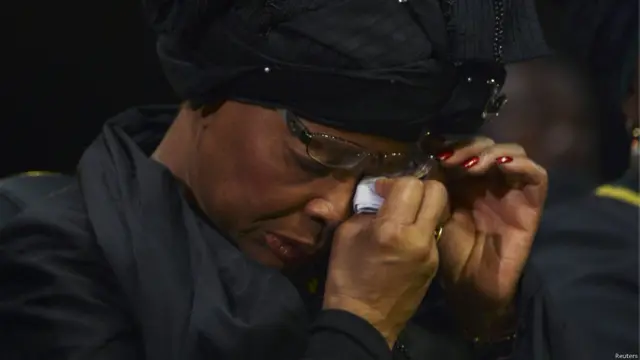 تدفین کے موقع پر منڈیلا کی بیوہ گراسا مشیل بھی موجود تھیں۔ 