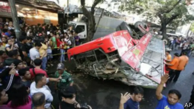 څايي رسنۍ وايي، ګڼ باران، ګڼ تګ او ګڼه ګوڼه د پېښې ممکنه سببونه کېدای شي.