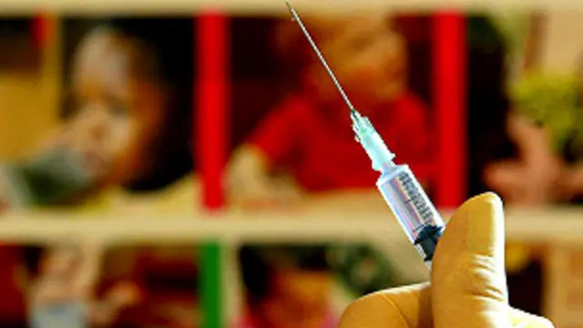 Камбожанын бир гана айылынан 270 кишиге ийнелерди кайра-кайра колдонуудан ВИЧ вирусу жуккан. 