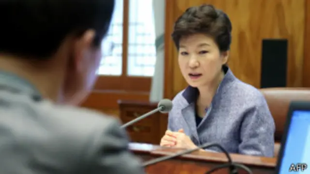 朴槿惠在青瓦台总统府主持首席秘书会议(16/12/2013)