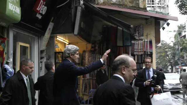John Kerry thăm Việt Nam