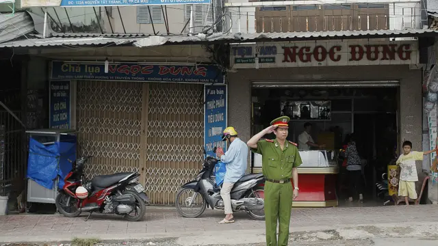 John Kerry thăm Việt Nam