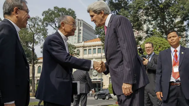 John Kerry thăm Việt Nam