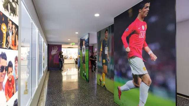 کرسچیانو رونالڈو کے اس میوزیم کی عمارت پانچ منزلہ ہے۔ گراونڈ فلور کی منزل ان کے مداحوں اور میڈیا رپورٹروں کے لیے مختص ہے۔