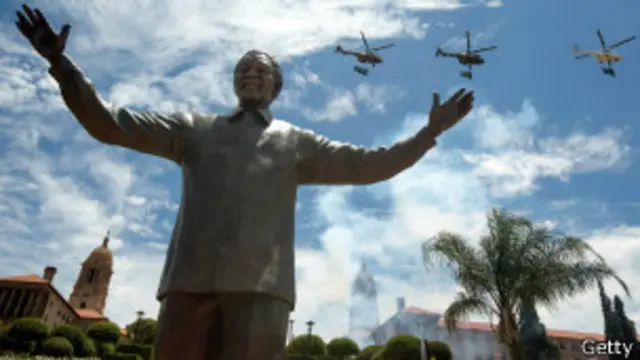 Estatua de Nelson Mandela