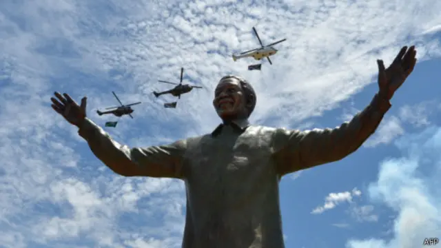Patung Mandela