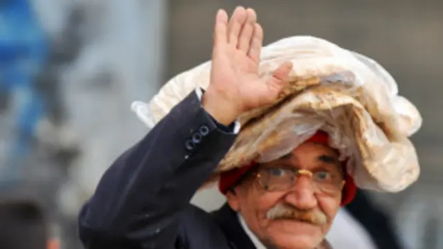 سوريه کې د دغې کمېټي استازي سيمون شورنو کلابندو شويو سيمو ته له قيد پرته لاسرسي اجازې ورکولو غوښتنه وکړه.