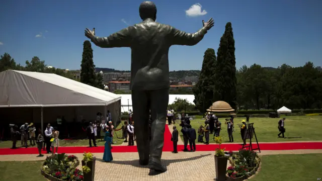 दक्षिण अफ्रीका के लोग उन्हें प्यार से मदीबा कहते हैं.