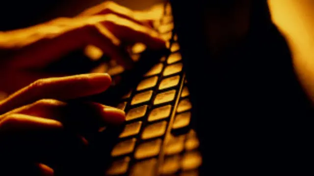 دائیں بازو کے ہزاروں انتہاپسند اور عسکریت پسند فیس بک گروپ، ٹوئٹر اکاؤنٹ، یو ٹیوب چینلز اور ویب سائٹس کھولے بیٹھے ہیں: رپورٹ