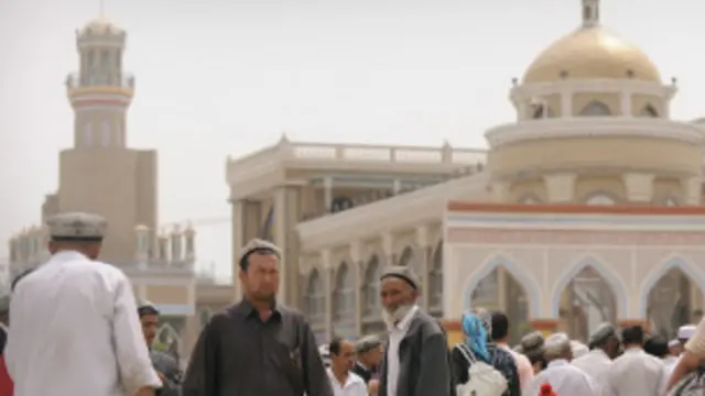 حکومت تشدد کے الزامات انتہا پسندوں پر عائد کرتی رہتی ہے جبکہ ایغور نسلی تنازعات اور زبردست چینی کنٹرول کو تشدد کی وجہ قرار دیتے ہیں۔