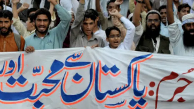 پاکستان میں مذہبی جماعتوں نے عبدالقادر ملا کو پھانسی دیے جانے کے خلاف احتجاج کیا ہے