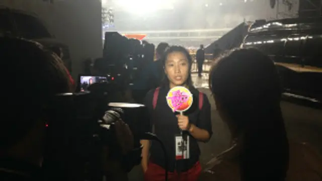 瞿婧宇在前不久的汪峰演唱会上代表主办方接受媒体采访