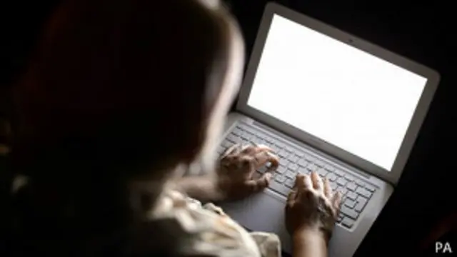 женщина с ноутбуком