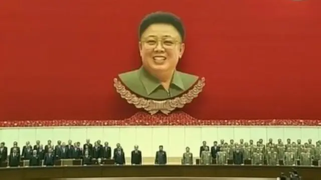 Kim Jong-un chủ trì lễ tưởng niệm cha trong bối cảnh bất ổn